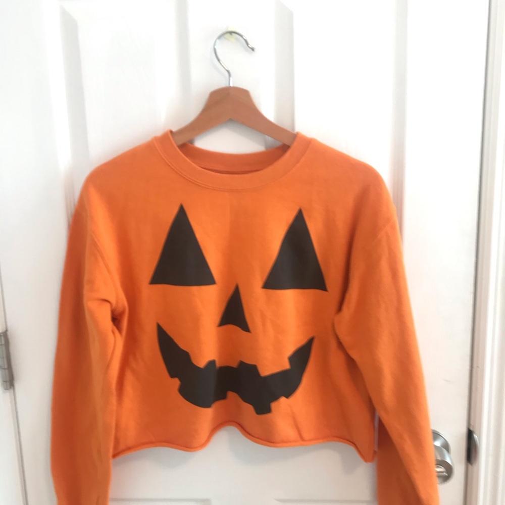 Orange Jack O Lantern cropped graphic tee